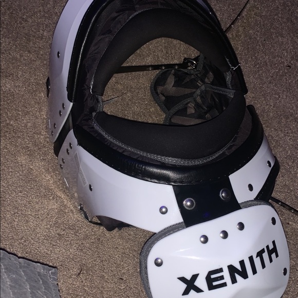 Xenith element hybrid shoulder pads - Picture 3 of 4